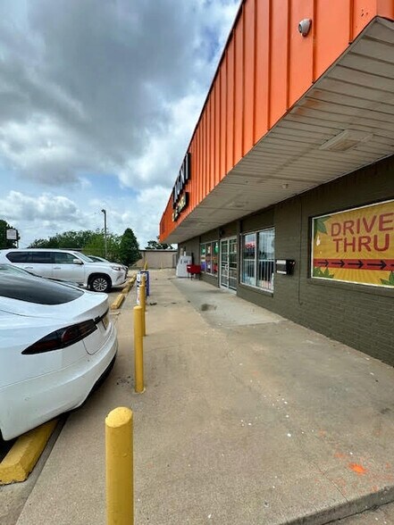 More Photos Of 8201 NW 10th St, Oklahoma City Service Station For Sale