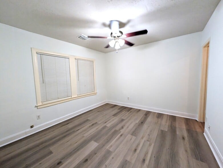 More Photos Of 704 E 22nd St, Houston Apartments For Sale