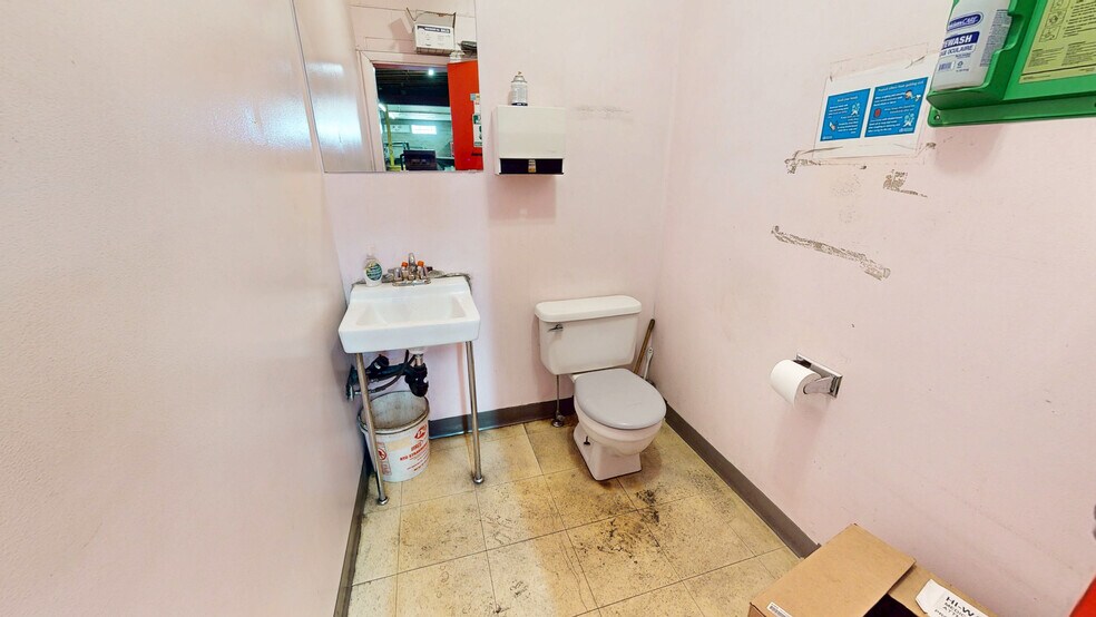 More Photos Of 662 15 St SW, Medicine Hat Industrial For Sale