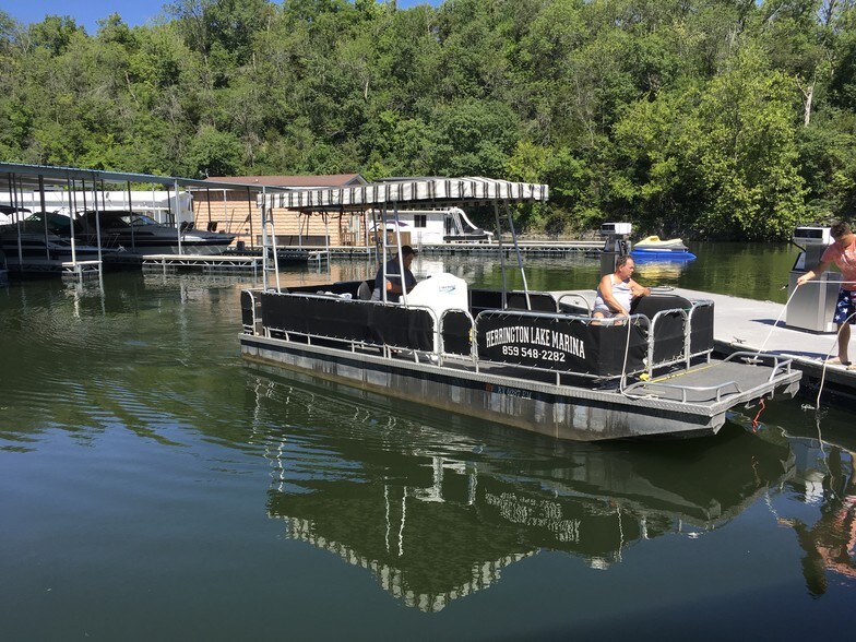 More Photos Of 136 S Homestead Ln, Lancaster Marina For Sale
