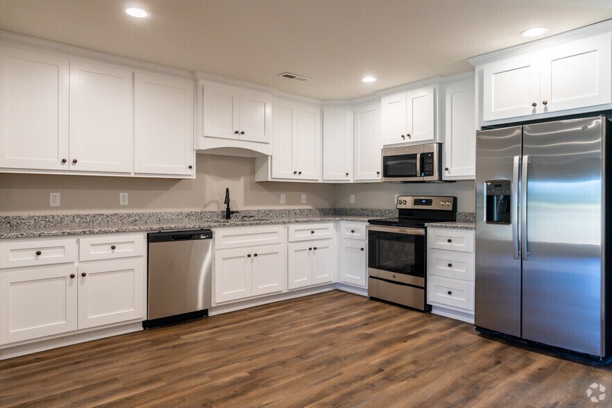 More Photos Of 18103 Mae Cir, Athens Apartments For Sale