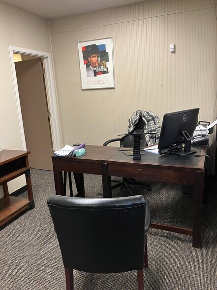 More Photos Of 3218 N Quincy St, Plainview Office For Sale