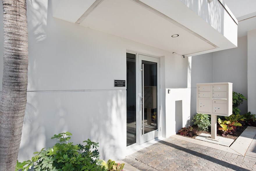 More Photos Of 2701 W Okeechobee Blvd, West Palm Beach Office For Sale