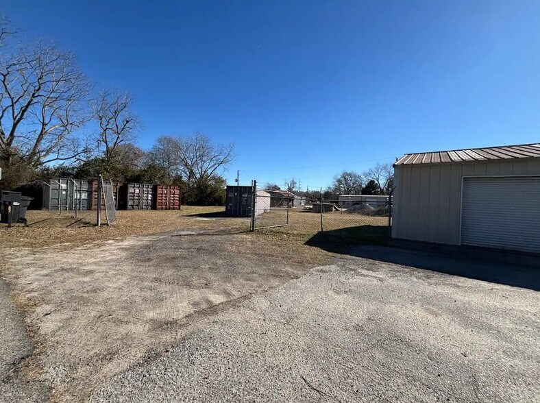 More Photos Of 262 Ash St, Cochran Warehouse For Sale