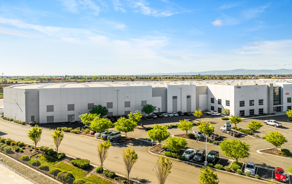 Primary Photo Of 1336-1340 DuPont Ct, Manteca Warehouse For Lease