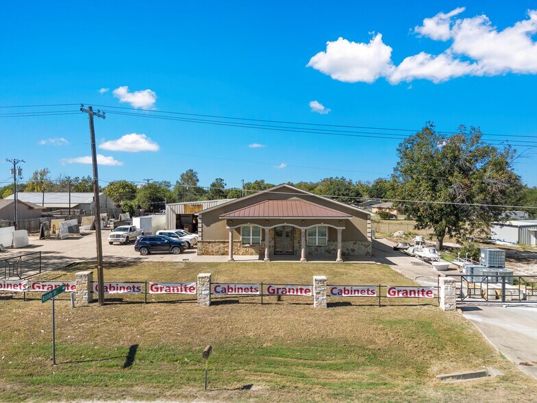 More Photos Of 6175 N State Highway 6, Woodway Warehouse For Lease
