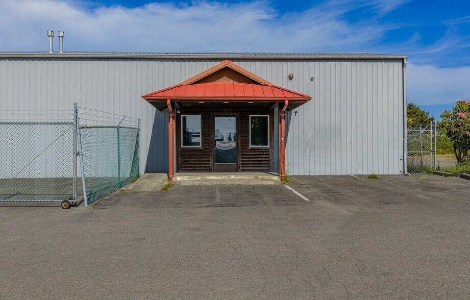 More Photos Of 1195 Newmark Ave, Coos Bay Storefront Retail Residential For Sale