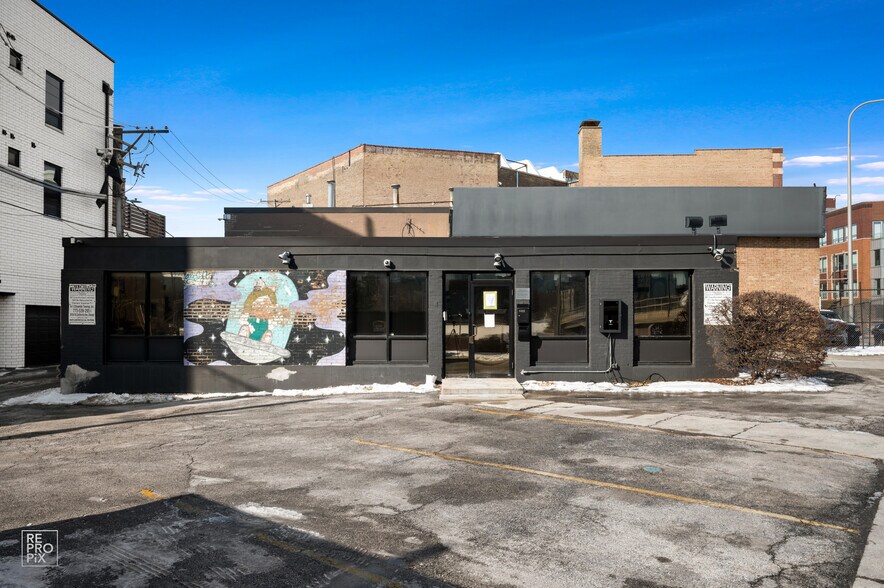 Primary Photo Of 1322 W Walton St, Chicago Light Distribution For Lease