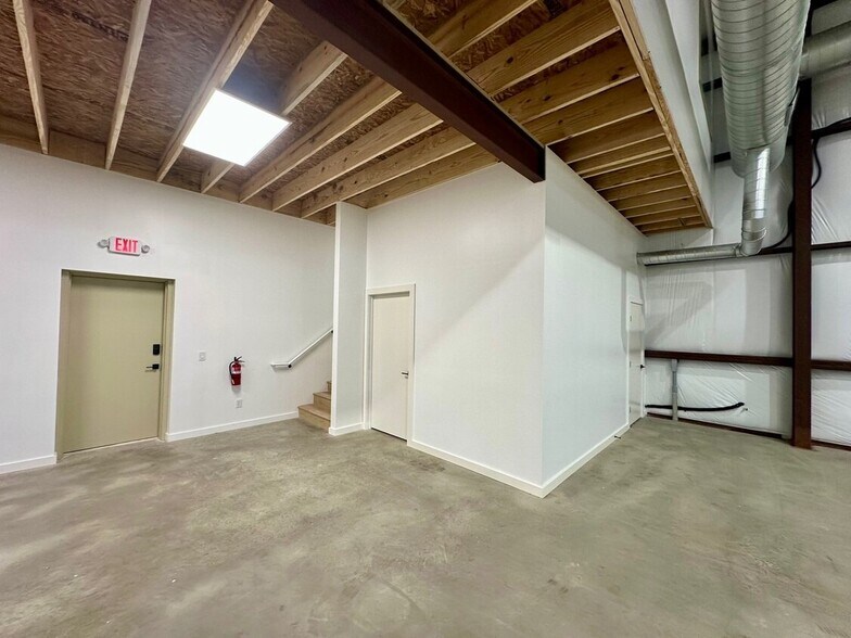 More Photos Of 10020 Darden Hill Rd, Austin Unknown For Lease