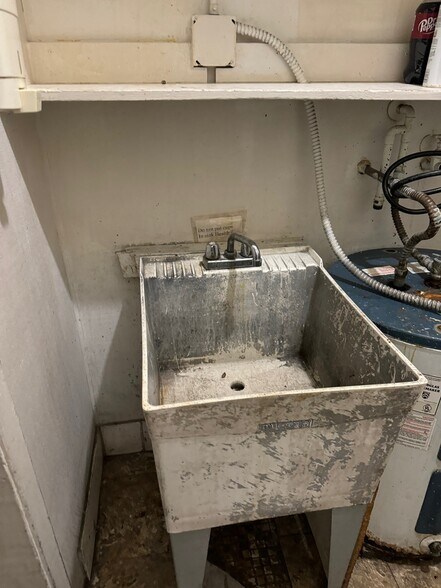 More Photos Of 357 E Tulare St, Dinuba Convenience Store For Sale