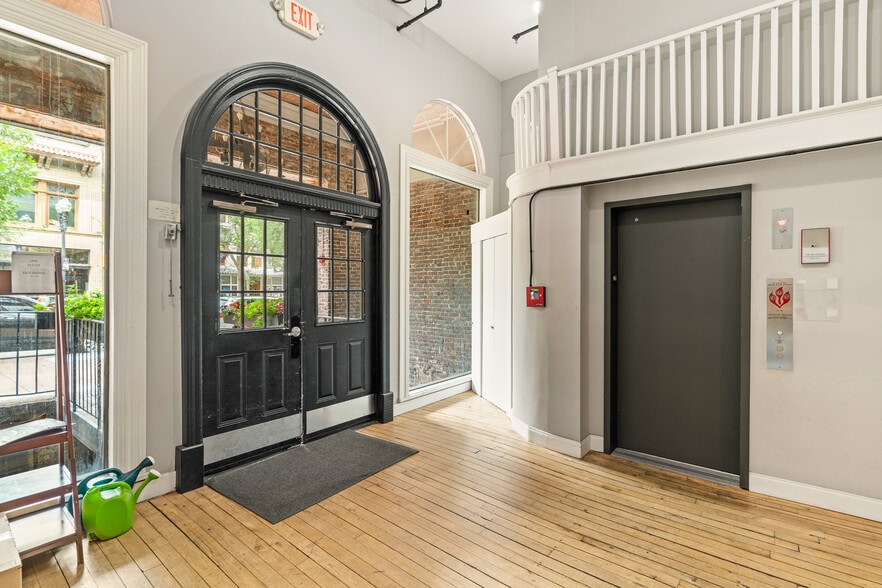 More Photos Of 120 S Gay St, Knoxville Apartments For Lease