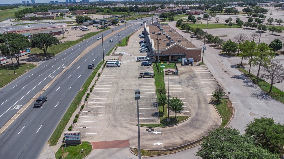 More Photos Of 15015 Westheimer Rd, Houston Unknown For Lease