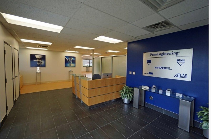 More Photos Of 24401-24415 Halsted Rd, Farmington Hills Light Manufacturing For Lease