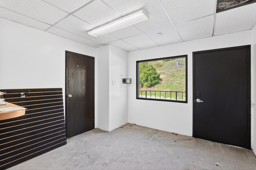 More Photos Of 5411 Valley Blvd, Los Angeles Warehouse For Lease