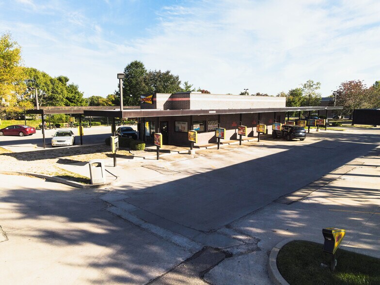 More Photos Of 15745 W 87th Street Pky, Lenexa Freestanding For Sale