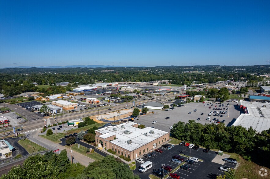 More Photos Of 4005 Fountain Valley Dr, Knoxville Medical For Lease