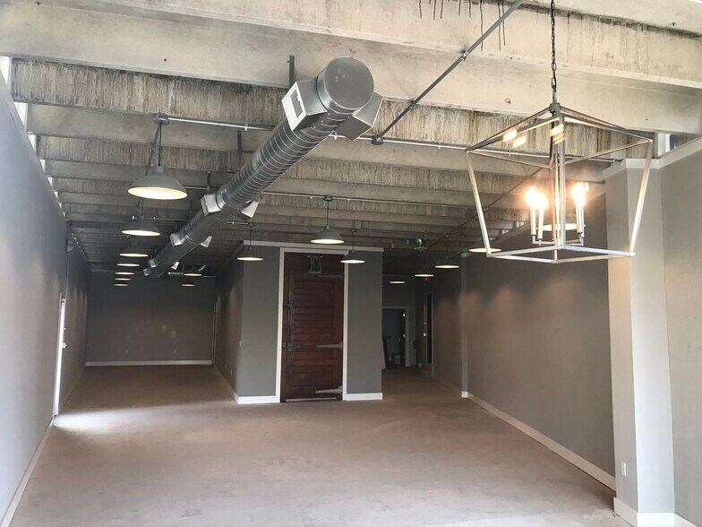 More Photos Of 1155 Franklin St, Clarksville Warehouse For Lease