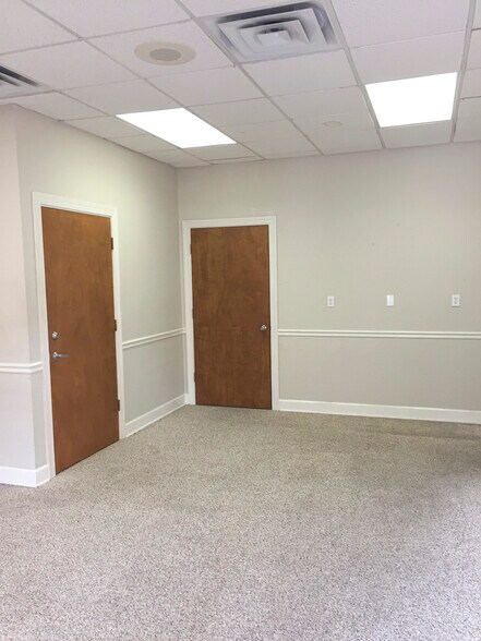 More Photos Of 2600 Apalachee Pky, Tallahassee Office For Lease