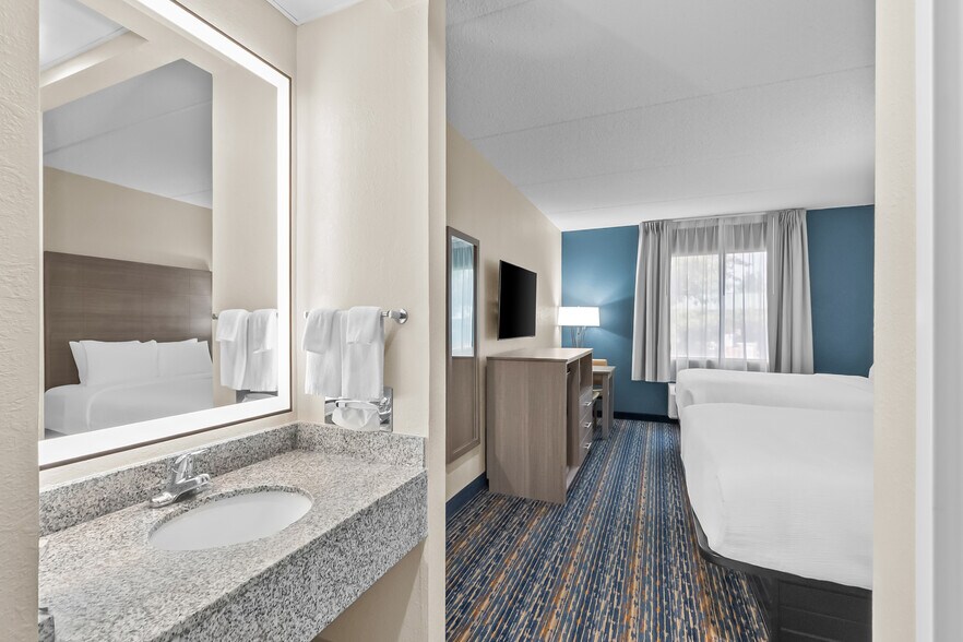 More Photos Of 70 Maddex Square Dr, Shepherdstown Hotel For Sale