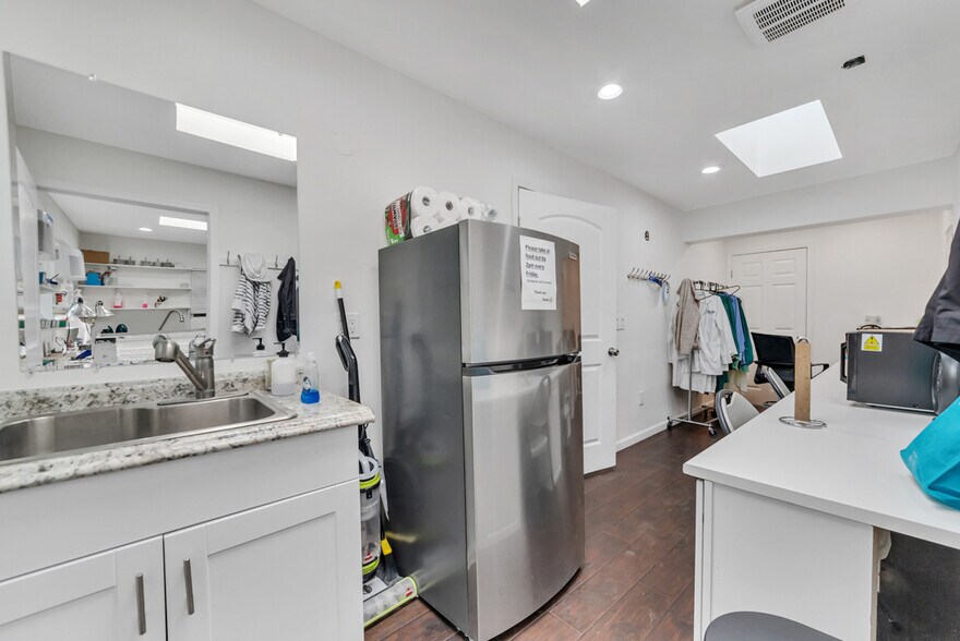 More Photos Of 556 N 1st St, San Jose Medical For Sale