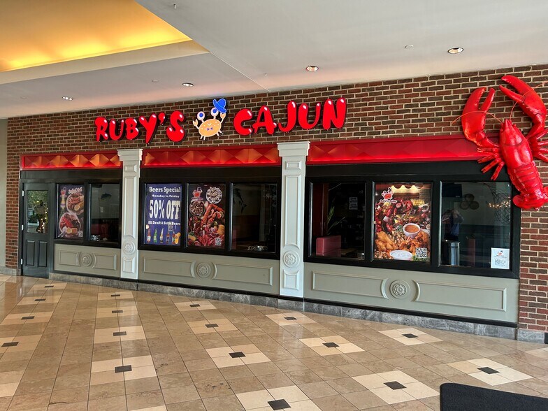 More Photos Of 1250 Baltimore Pike, Springfield Township General Retail For Lease