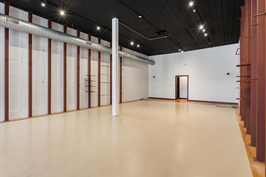 More Photos Of 125 N Pecan St, Hico General Retail For Sale