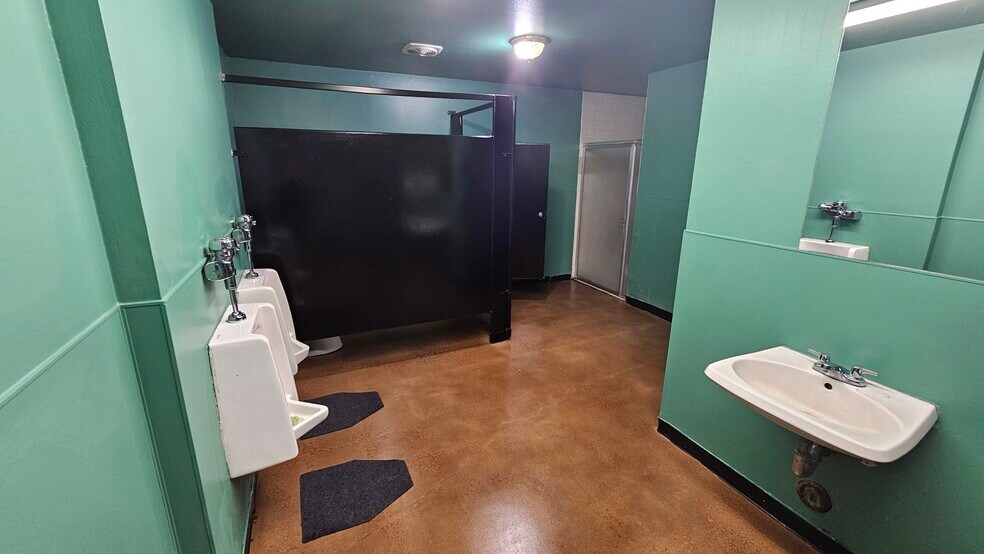 More Photos Of 1115 S Taylor Ave, Montebello Truck Terminal For Lease