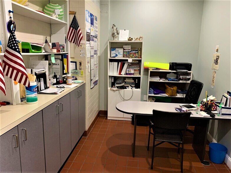 More Photos Of 1208 Laurel St, Columbia Freestanding For Sale