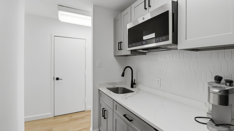 More Photos Of 15300-15404 Spencerville Ct, Burtonsville Medical For Sale