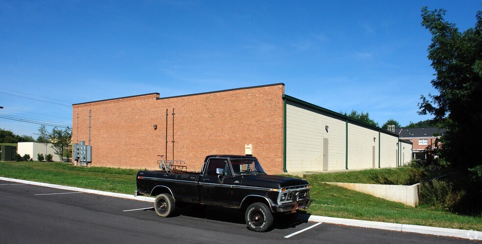 More Photos Of 2726 E Oakland Ave, Johnson City Office Residential For Sale