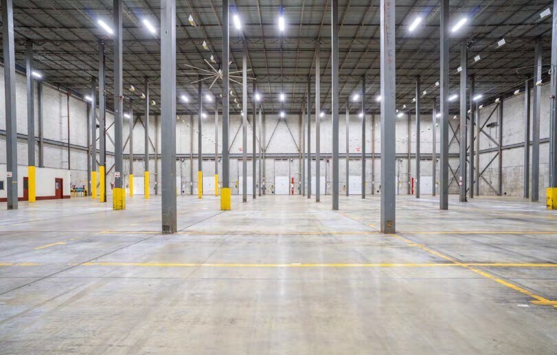 More Photos Of 1 Green St, Clinton Distribution For Lease