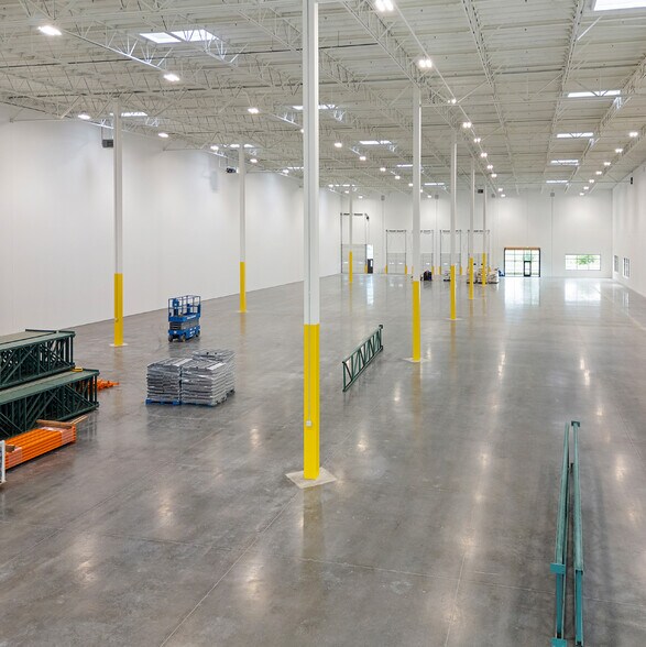 More Photos Of 14303 NE 63rd St, Vancouver Distribution For Lease