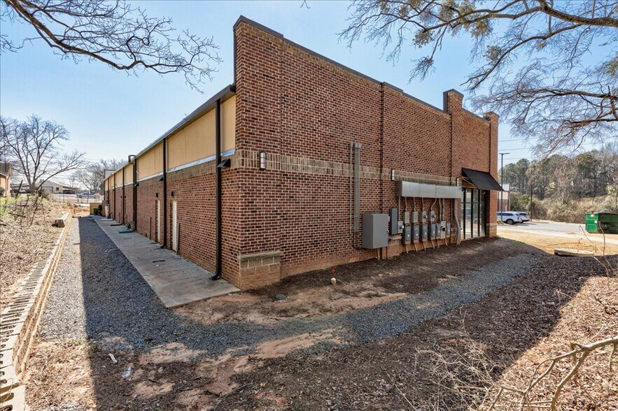 More Photos Of 438 Cabiness Road, Forsyth Storefront Retail Office For Sale