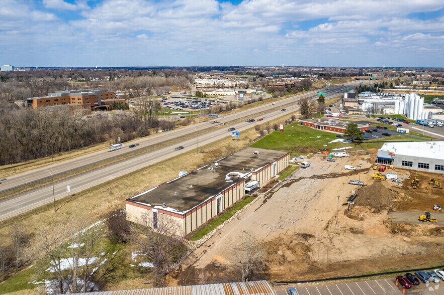 More Photos Of 2042 Wooddale Dr, Woodbury Office For Lease