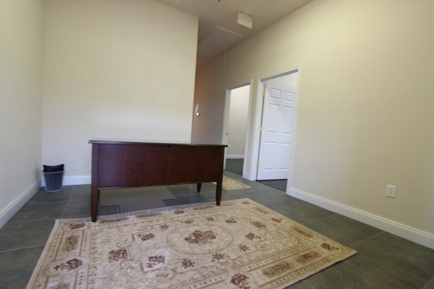 More Photos Of 1311 Chisholm Trl, Round Rock Office For Lease