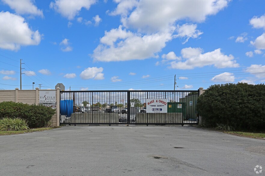 More Photos Of 12710 NW South River Dr, Medley Land For Lease