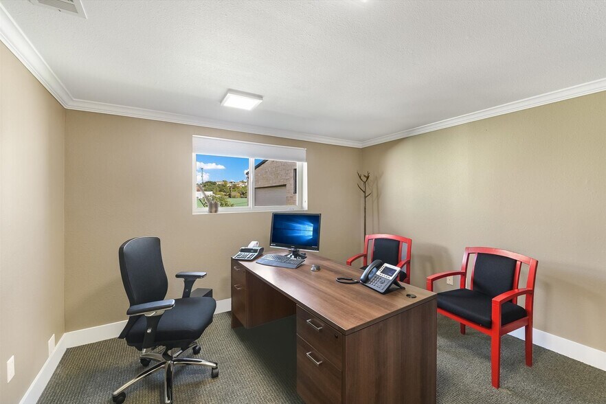 More Photos Of 1107 Ranch Road 620 S, Lakeway Office For Lease