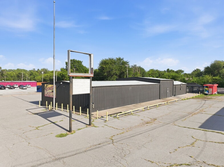 More Photos Of 1900 SE 59th Dr, Oklahoma City Bar For Sale