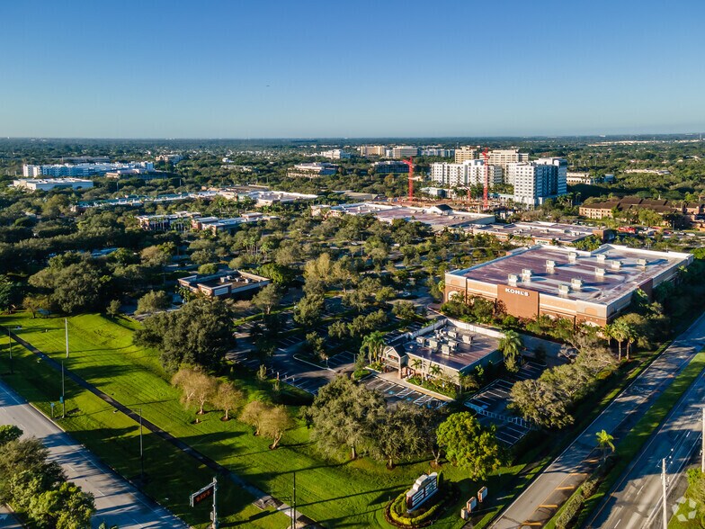 More Photos Of 801 S University Dr, Plantation Freestanding For Lease