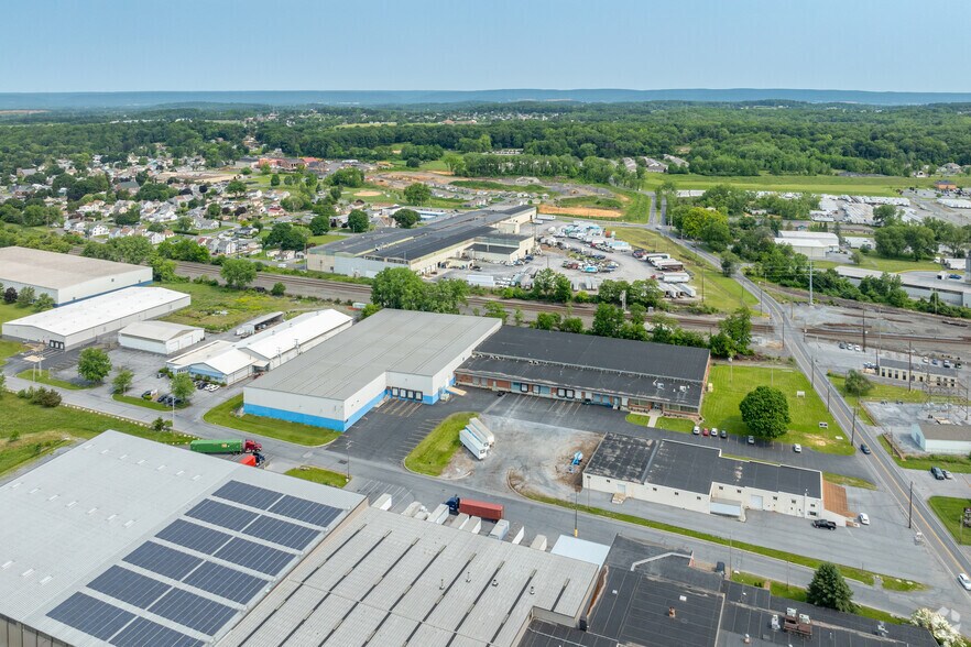 More Photos Of 225 N 16th St, Lebanon Distribution For Lease