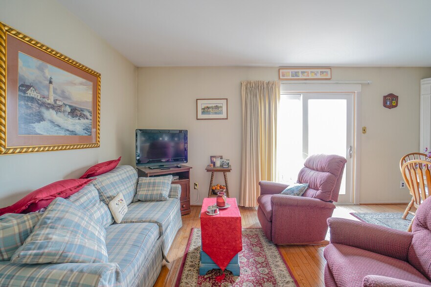 More Photos Of 610 S Cedar Ln, Upper Darby Office Residential For Sale