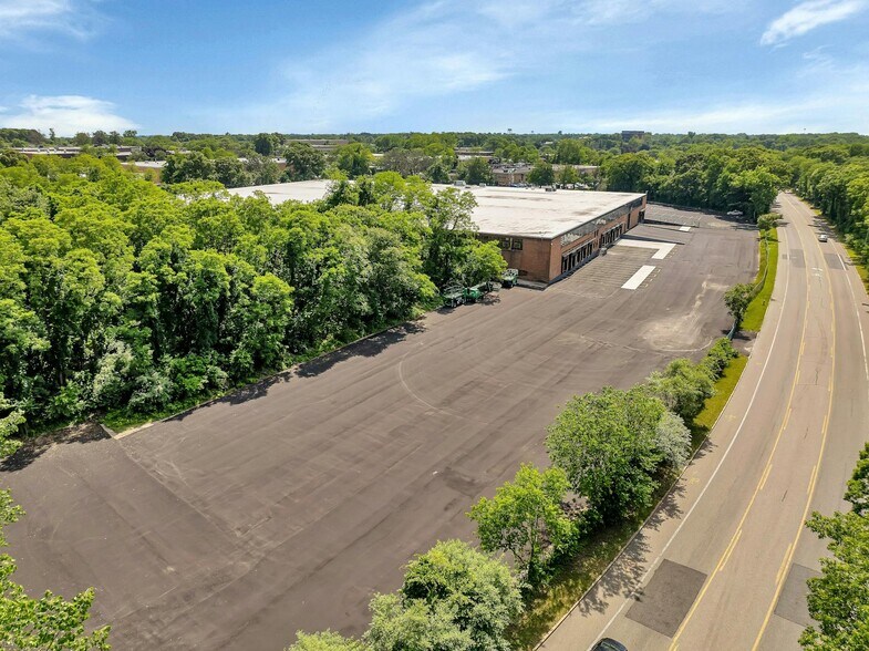 More Photos Of 45 Ranick Rd, Hauppauge Warehouse For Lease