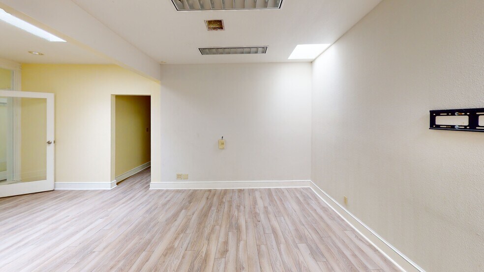 More Photos Of 340 Cumberland St, Pittsburg Office For Sale