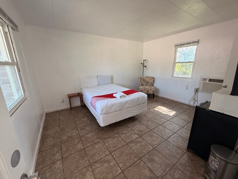 More Photos Of 108 Pearl St, Bedford Hotel For Sale