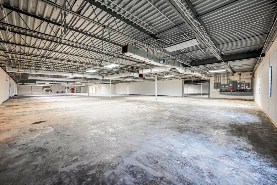 More Photos Of 20 Willow Springs Cir, York Warehouse For Sale