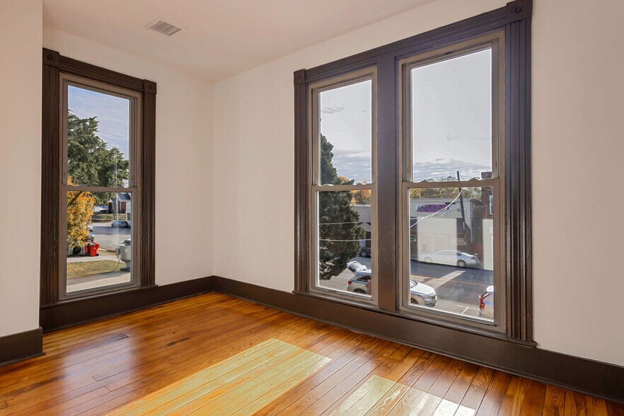 More Photos Of 205 Broadway St, Cave City Office Residential For Sale