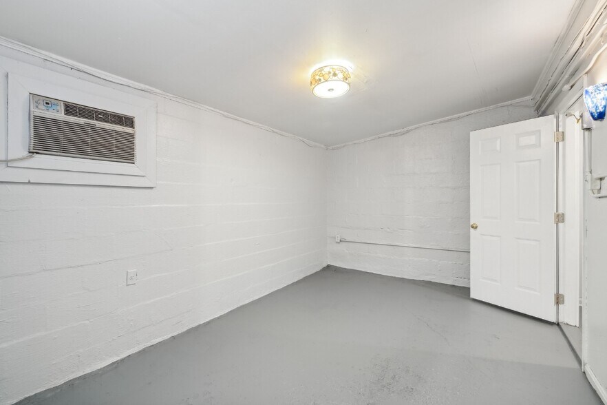 More Photos Of 705 Dunnington St, Columbia Freestanding For Sale