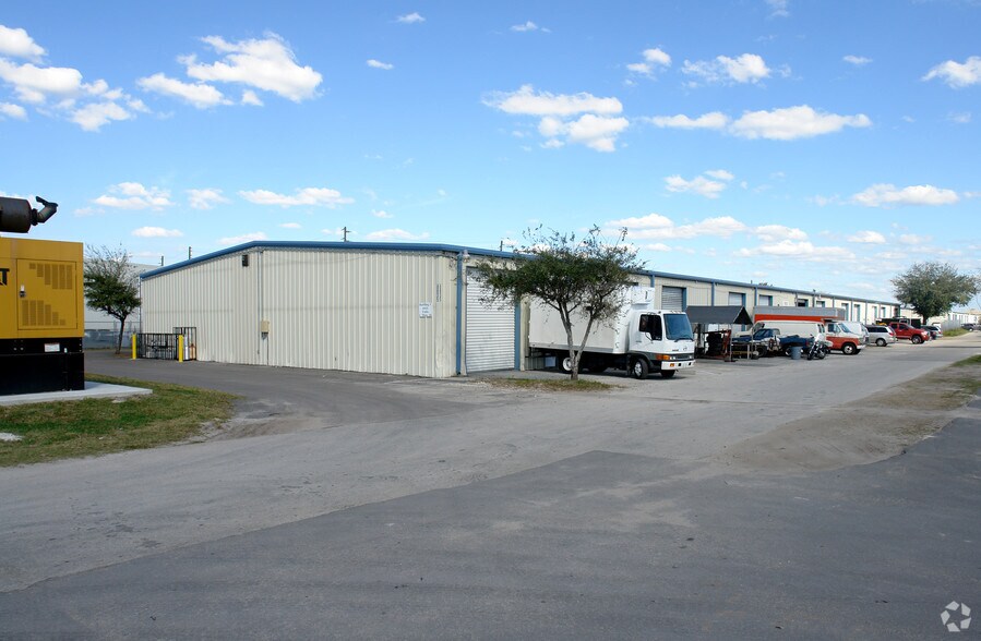 More Photos Of 6835 Narcoossee Rd, Orlando Unknown For Lease