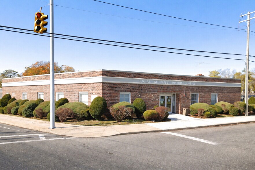 More Photos Of 75 Oak St, Patchogue Office For Sale
