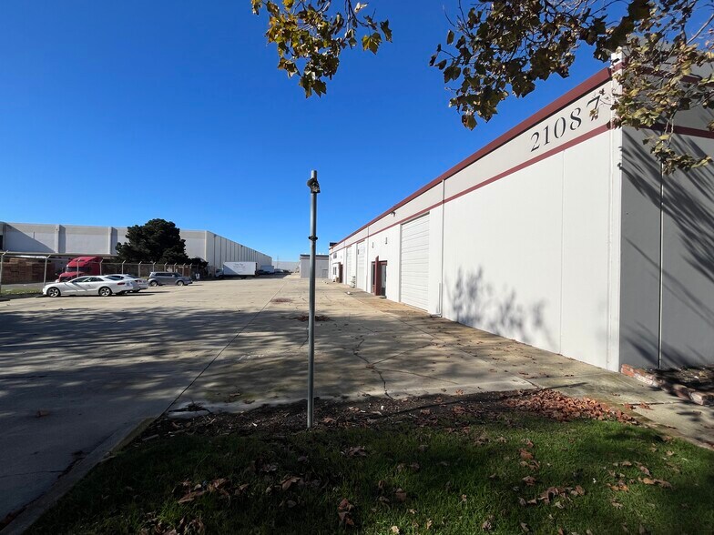 More Photos Of 21087 Cabot Blvd, Hayward Warehouse For Sale